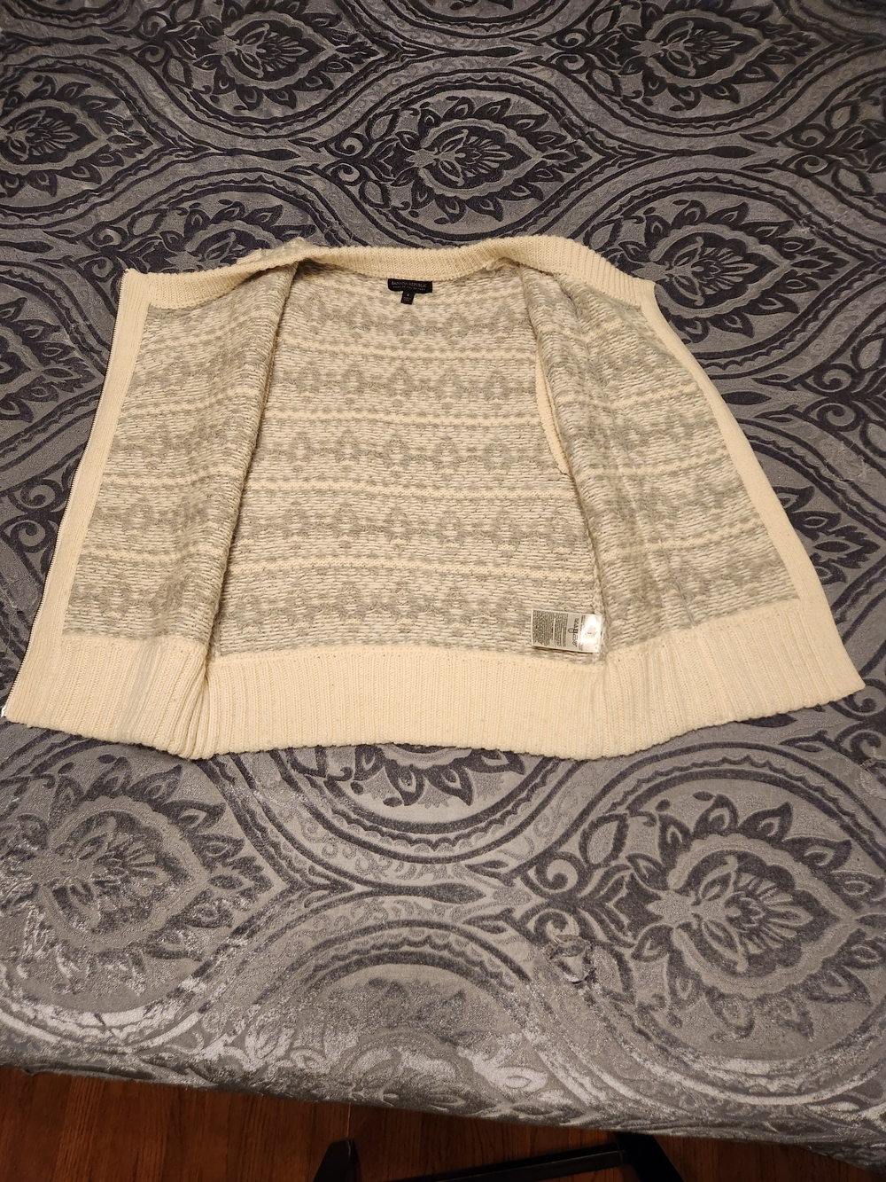 Banana Republic Cream & Light Gray Patterned Zip Sweater Vest - Picture 2 of 5